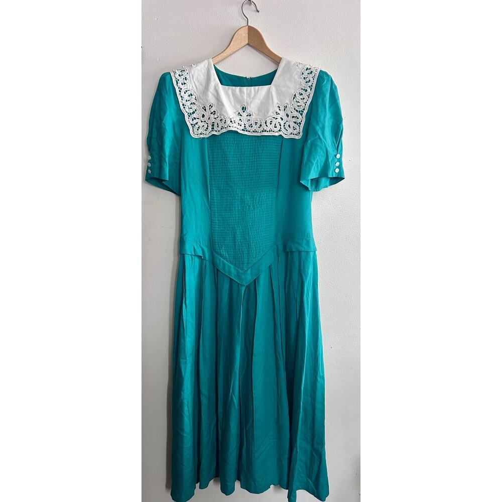 Beautiful VTG Plaza South Dress Size 10. Green and White. Country Romance. Rare